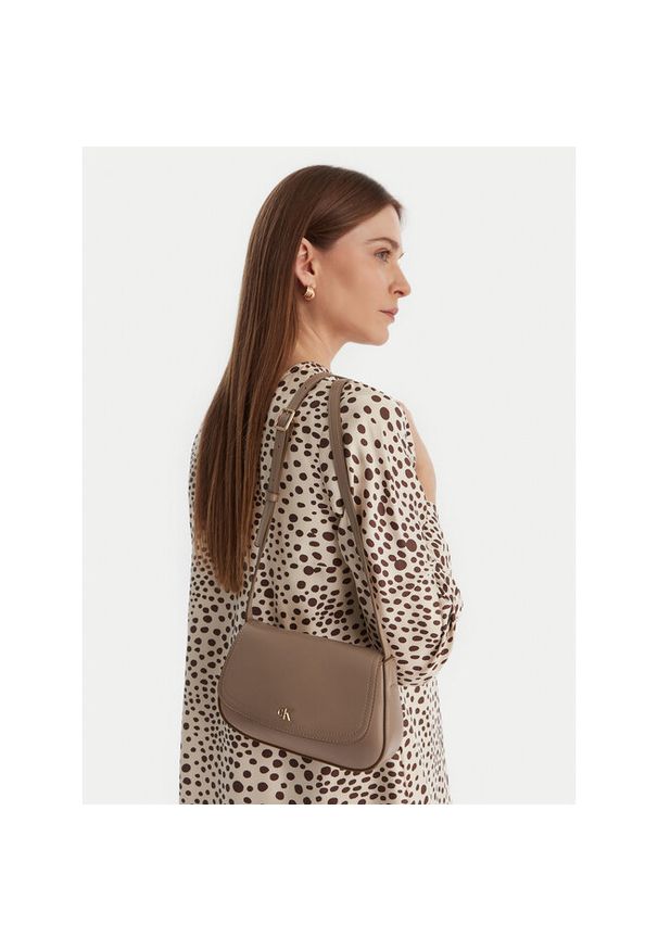 Torebka Calvin Klein. Kolor: beżowy