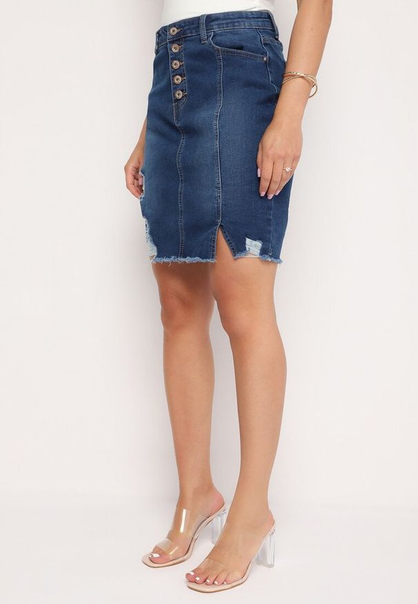 Born2be - Granatowa Jeansowa Spódnica Mini na Guziki Blunira. Kolor: niebieski. Materiał: jeans. Wzór: aplikacja. Styl: elegancki
