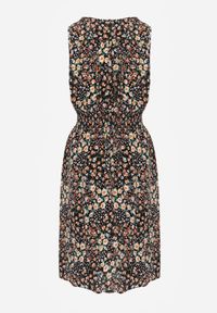 Born2be - Granatowa Rozkloszowana Sukienka z Wiskozy w Kwiaty Evalis. Kolor: niebieski. Materiał: wiskoza. Wzór: kwiaty. Sezon: lato #2