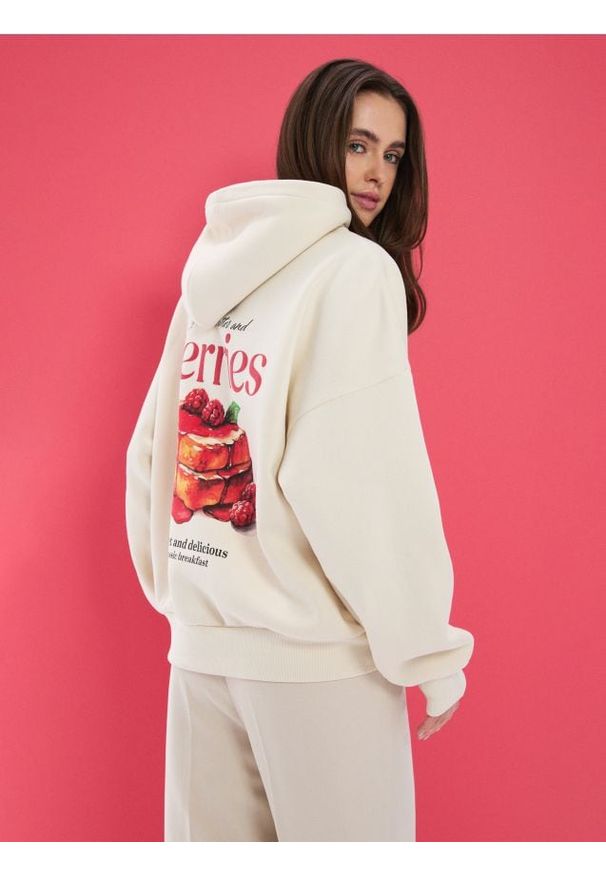 Sinsay - Bluza hoodie z nadrukiem - kremowy. Kolor: kremowy. Wzór: nadruk