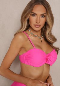 Renee - Różowe Bikini Majtki Figi Biustonosz Ozdobione Kwiatem 3D Tenionea. Kolor: różowy. Wzór: aplikacja, kwiaty