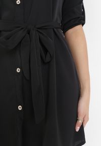 Born2be - Czarna Sukienka Koszulowa z Wiązanym Paskiem Dekitte. Kolor: czarny. Materiał: materiał. Typ sukienki: koszulowe #5