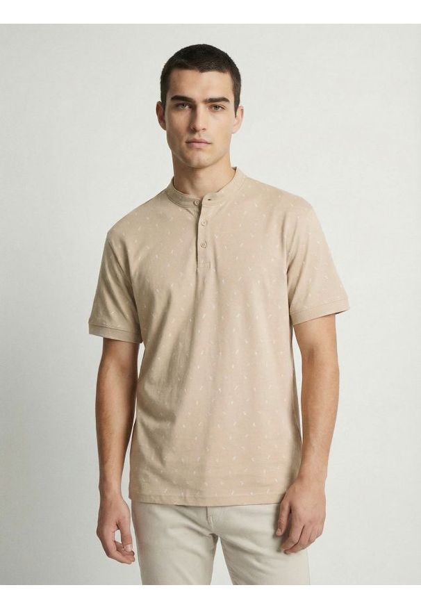 Sinsay - Bawełniana koszulka polo - kremowy. Typ kołnierza: polo. Kolor: kremowy. Materiał: bawełna