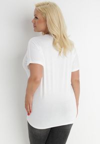 Born2be - Biały T-shirt Semeda. Kolor: biały. Długość rękawa: krótki rękaw. Długość: krótkie. Wzór: nadruk, napisy