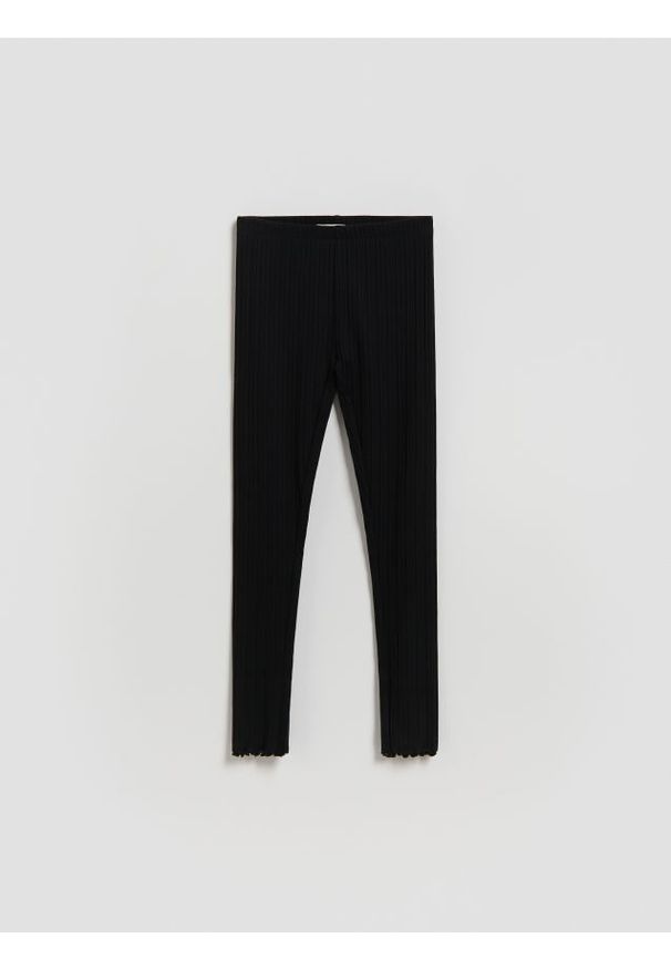 Reserved - Prążkowane legginsy - czarny. Kolor: czarny. Materiał: prążkowany