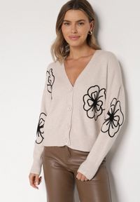 Born2be - Beżowy Kardigan na Guziki w Haftowane Kwiaty Tustara. Okazja: na co dzień. Kolor: beżowy. Materiał: jeans. Wzór: kwiaty, haft. Styl: casual #1