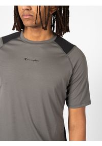 Champion T-Shirt "Tech Tee" | 218011 | Mężczyzna | Czarny, Szary. Okazja: na co dzień. Kolor: wielokolorowy, czarny, szary. Materiał: poliester. Wzór: nadruk. Styl: casual, klasyczny #3