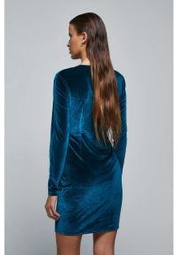 medicine - Medicine sukienka kolor zielony mini dopasowana. Kolor: zielony. Materiał: dzianina. Długość rękawa: długi rękaw. Wzór: gładki. Typ sukienki: dopasowane. Długość: mini #2