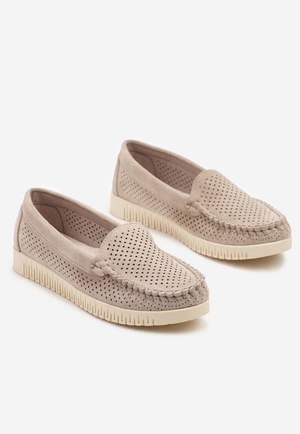 Born2be - Beżowe Mokasyny Ozdobione Ażurową Cholewką Elanilla. Okazja: na co dzień. Kolor: beżowy. Materiał: jeans. Szerokość cholewki: normalna. Wzór: aplikacja, ażurowy. Obcas: na obcasie. Styl: elegancki, casual. Wysokość obcasa: niski