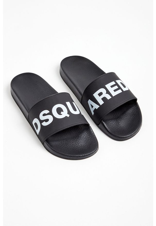 KLAPKI DSQUARED2. Wzór: napisy