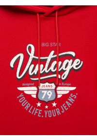 Big-Star - Bluza męska z kapturem z nadrukiem czerwona Luka 603. Okazja: na spacer. Typ kołnierza: kaptur. Kolor: czerwony. Materiał: dresówka, dzianina, jeans. Wzór: nadruk. Styl: sportowy