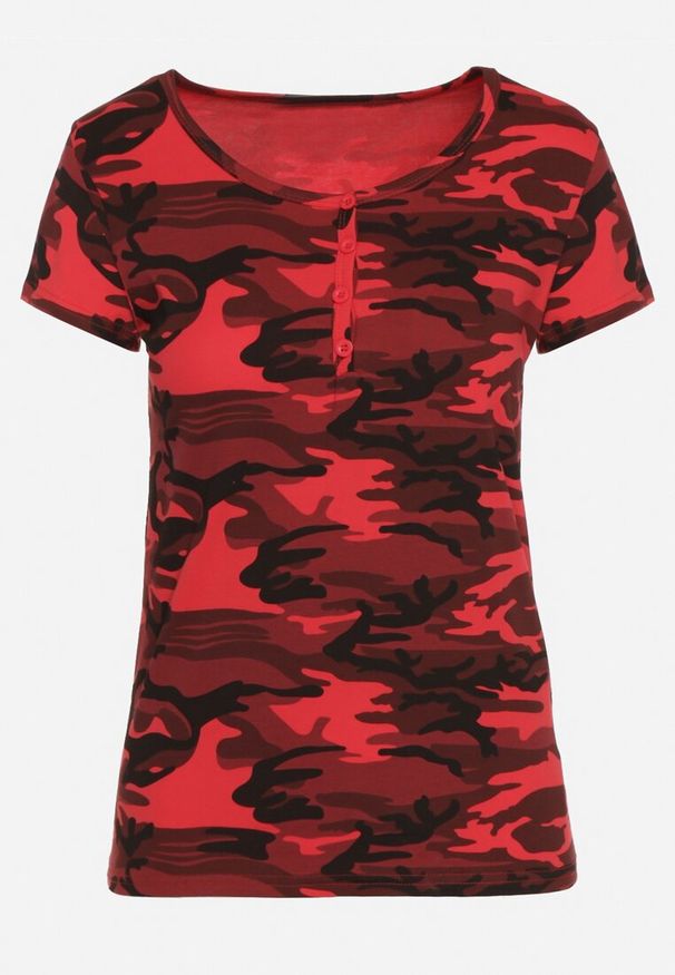 Born2be - Czerwony Bawełniany T-shirt w Moro Navaria. Okazja: na co dzień. Kolor: czerwony. Materiał: bawełna. Wzór: moro. Styl: militarny, casual