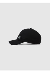 4f - Czapka z daszkiem strapback dziecięca - czarna. Kolor: czarny. Materiał: syntetyk, materiał. Sezon: lato. Styl: sportowy