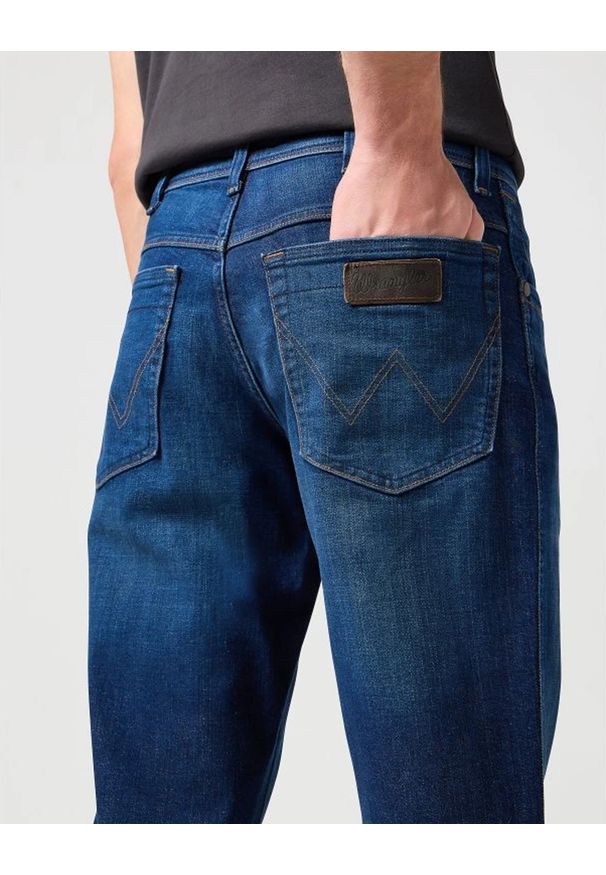 Wrangler - WRANGLER TEXAS STRETCH NIGHT BREAK W1219237W 112126068. Stan: podwyższony. Styl: klasyczny