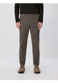 Reserved - Gładkie spodnie chino slim - khaki. Kolor: brązowy. Materiał: tkanina, bawełna. Wzór: gładki