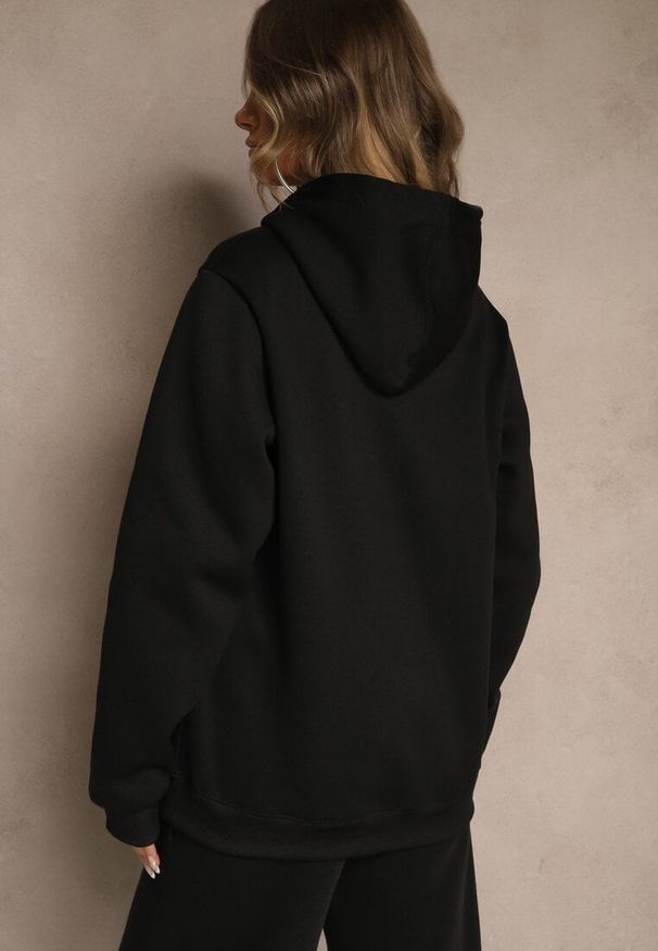 Renee - Czarna Bluza z Kapturem Ozdobiona Ściągaczami Invila. Okazja: na co dzień. Typ kołnierza: kaptur. Kolor: czarny. Wzór: aplikacja. Styl: casual, elegancki