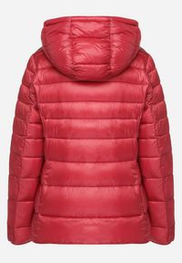 Born2be - Czerwona Pikowana Kurtka z Metalicznym Połyskiem i Odpinanym Kapturem Dairise. Kolor: czerwony. Materiał: jeans. Styl: klasyczny #7