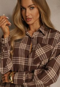 Renee - Brązowa Koszula z Bawełny Ozdobiona Kratą Monitela. Okazja: na co dzień. Kolor: brązowy. Materiał: bawełna. Wzór: aplikacja. Styl: klasyczny, casual #3