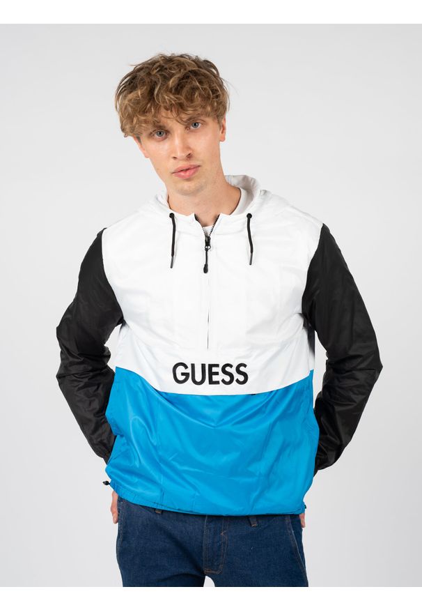 Guess Kurtka | X1GL11RBQG0 | Mężczyzna | Niebieski, Czarny, Biały. Okazja: na co dzień. Typ kołnierza: kaptur. Kolor: biały, niebieski, czarny, wielokolorowy. Materiał: poliester. Wzór: nadruk. Styl: casual