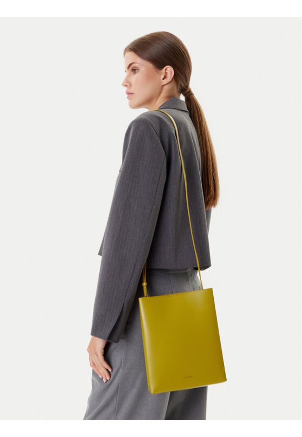 Calvin Klein Torebka Line Ns Crossbody Lth Bag LV04F3005G Zielony. Kolor: zielony. Materiał: skórzane
