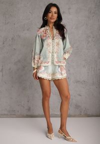 Renee - Zielone Luźne Szorty z Paskiem i Motywem Floral Orixis. Okazja: na co dzień. Kolor: zielony. Długość: krótkie. Wzór: nadruk. Styl: casual, elegancki #1