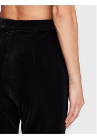 Nissa Spodnie materiałowe P13495 Czarny Slim Fit. Kolor: czarny. Materiał: materiał, syntetyk