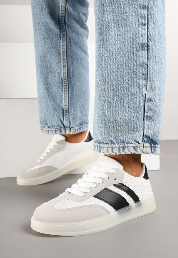 Renee - Białe Klasyczne Sneakersy Tenisówki na Półprzezroczystej Podeszwie Niniel. Kolor: biały. Materiał: jeans