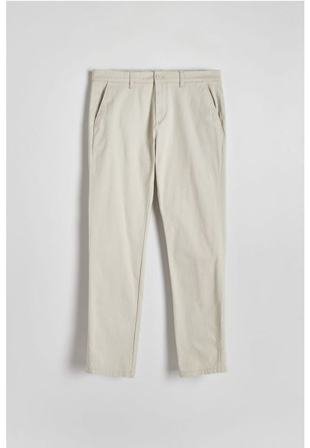 Reserved - Spodnie chino slim fit - złamana biel. Materiał: bawełna