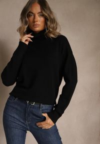 Renee - Czarny Golf z Dodatkiem Kaszmiru z Przeszyciami po Bokach Avenella. Okazja: na spotkanie biznesowe. Typ kołnierza: golf. Kolor: czarny. Materiał: kaszmir. Styl: elegancki, biznesowy, klasyczny