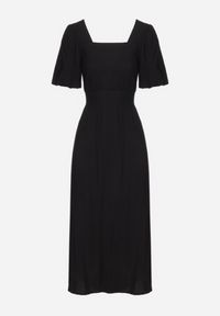 Born2be - Czarna Rozkloszowana Sukienka z Wiskozy z Wycięciem i Wiązaniem na Plecach Dimicia. Typ kołnierza: dekolt kwadratowy. Kolor: czarny. Materiał: wiskoza. Długość rękawa: krótki rękaw. Typ sukienki: rozkloszowane. Styl: elegancki #5