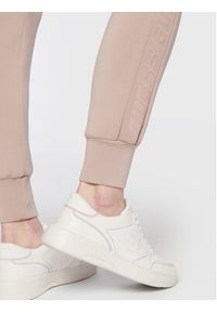 Guess Spodnie dresowe Allie Scuba V2YB18 K7UW2 Beżowy Regular Fit. Kolor: beżowy. Materiał: syntetyk #3