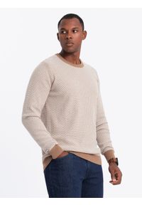 Ombre Clothing - Sweter męski dzianinowy RELAXED FIT we wzory – jasnobrązowy V3 - Rozmiar: M. Okazja: na co dzień. Kolor: brązowy. Materiał: dzianina. Wzór: ze splotem. Styl: casual