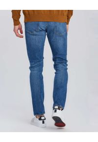 GANT - Jasnoniebieskie jeansy Maxen Active-Recover. Kolor: niebieski #2