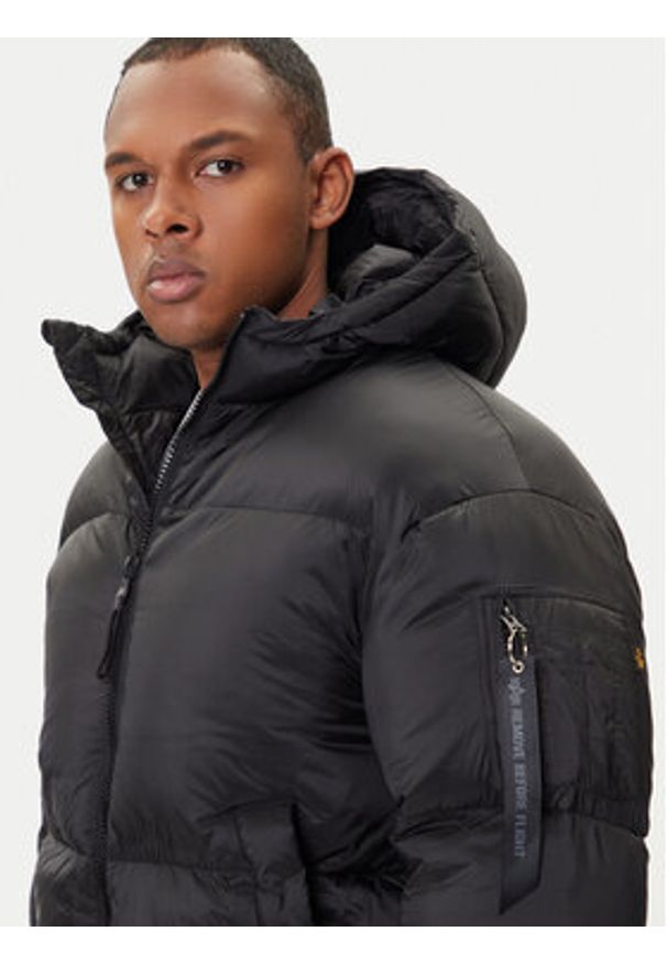 Alpha Industries Kurtka zimowa 148130 Czarny Regular Fit. Kolor: czarny. Materiał: syntetyk. Sezon: zima