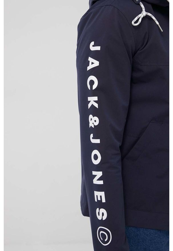 Jack & Jones kurtka męska kolor granatowy przejściowa. Okazja: na co dzień. Kolor: niebieski. Materiał: poliester. Styl: casual