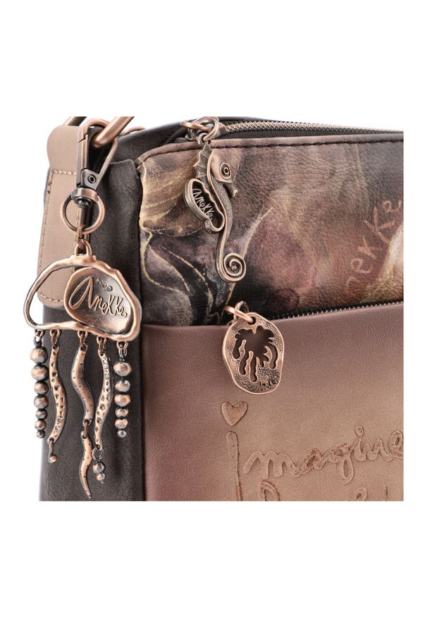 Brązowa Stylowa Torebka Anekke Modna Listonoszka Damska. Kolor: brązowy. Wzór: napisy, aplikacja. Styl: elegancki