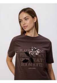 Reserved - Bawełniany t-shirt z nadrukiem - beżowy. Kolor: beżowy. Materiał: bawełna. Wzór: nadruk