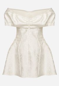 Born2be - Biała Haftowana Sukienka Vices Hiszpanka Ozdobiona Kokardą Fenanisse. Okazja: na co dzień, na imprezę. Typ kołnierza: dekolt hiszpanka, kokarda. Kolor: biały. Materiał: jeans. Wzór: aplikacja, haft. Styl: casual #2