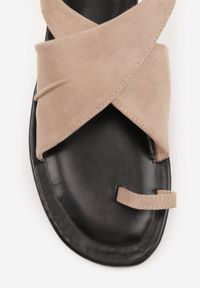 Born2be - Ciemnobeżowe Sandały Vices w Stylu Japonek Naliessa. Okazja: na co dzień, na spacer. Zapięcie: sprzączka. Kolor: beżowy. Styl: elegancki, casual #2