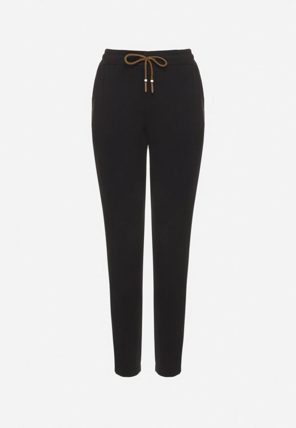 Born2be - Czarne Spodnie Dresowe Ściągane Troczkiem Zakończone Gumkami Tirinea. Okazja: na co dzień. Kolor: czarny. Materiał: dresówka. Styl: elegancki, casual