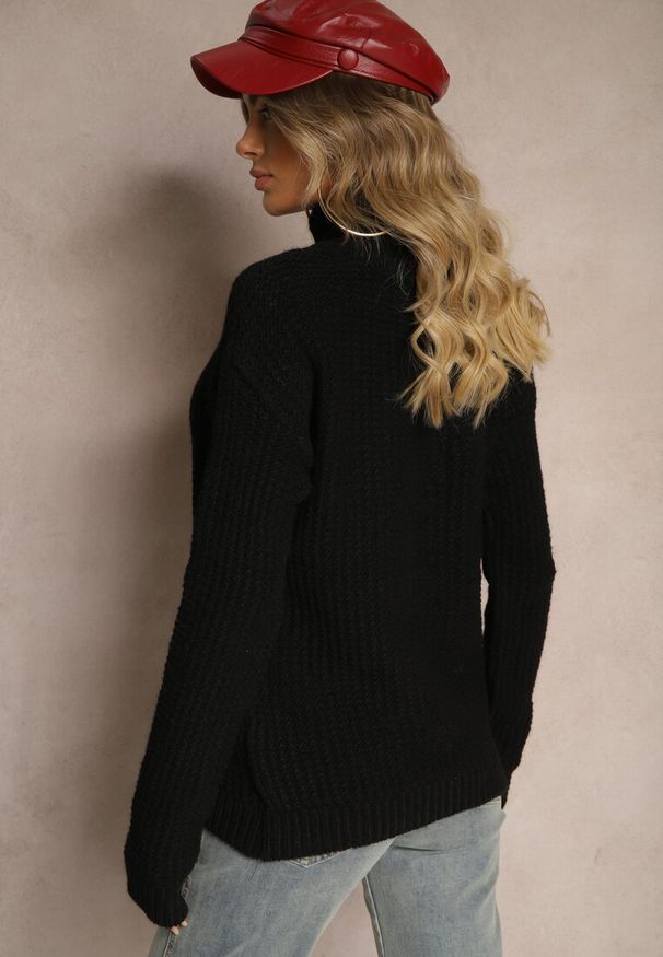 Renee - Czarny Casualowy Golf Ertinna. Okazja: na co dzień. Typ kołnierza: golf. Kolor: czarny. Wzór: aplikacja. Styl: casual