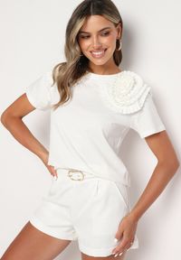 Born2be - Biały Bawełniany T-shirt z Materiałową Aplikacją 3D Jolilena. Okazja: na spotkanie biznesowe, na co dzień, na spacer. Kolor: biały. Materiał: bawełna, materiał. Wzór: aplikacja. Styl: klasyczny, casual, elegancki, biznesowy #6