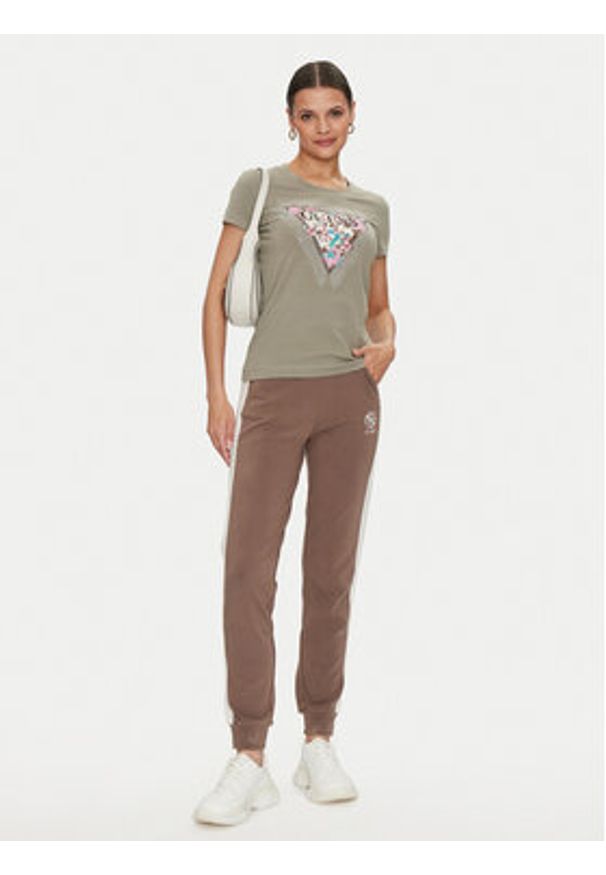 Guess T-Shirt Cherry Flower W4YI26 J1314 Zielony Slim Fit. Kolor: zielony. Materiał: bawełna