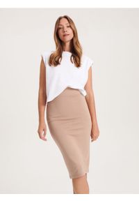 Reserved - Dopasowana spódnica midi - beżowy. Kolor: beżowy. Materiał: dzianina, wiskoza. Wzór: gładki #1