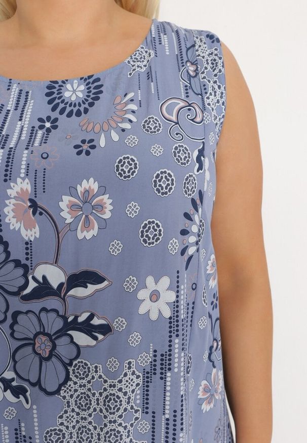 Born2be - Niebieska Wiskozowa Sukienka z Dłuższym Tyłem bez Rękawów Fiema. Kolekcja: plus size. Kolor: niebieski. Materiał: wiskoza. Długość rękawa: bez rękawów. Wzór: aplikacja. Typ sukienki: dla puszystych. Styl: klasyczny