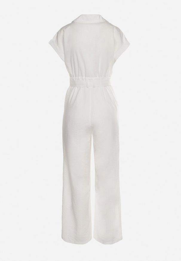 Born2be - Biały Kombinezon z Krótkim Rękawem i Szerokimi Nogawkami z Materiałowym Paskiem Floeria. Okazja: na co dzień. Kolor: biały. Materiał: materiał. Długość rękawa: krótki rękaw. Długość: krótkie. Styl: wizytowy, casual, elegancki