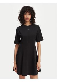 Calvin Klein Jeans Sukienka codzienna LV047F229G Czarny Regular Fit. Okazja: na co dzień. Kolor: czarny. Materiał: bawełna. Typ sukienki: proste. Styl: casual #1