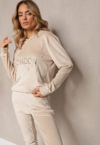 Renee - Beżowy Welurowy Komplet Dresowy z Bluzą i Spodniami Ozdobiony Perłami i Brokatem Aldremo. Kolor: beżowy. Materiał: dresówka, welur. Wzór: aplikacja #5