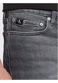 Calvin Klein Jeans Szorty jeansowe J30J322786 Szary Slim Fit. Kolor: szary. Materiał: bawełna