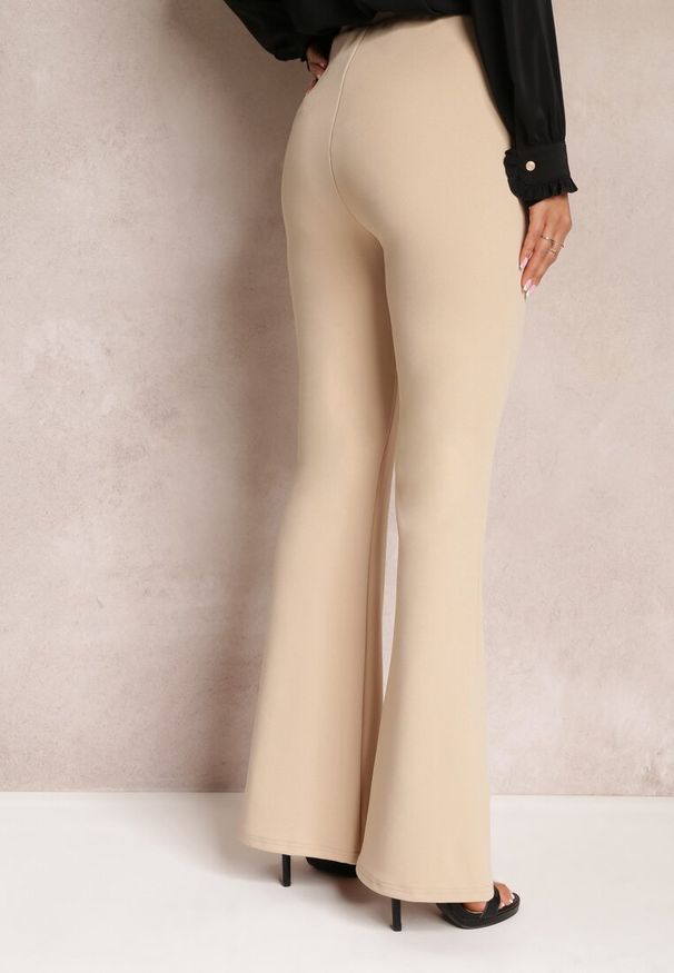 Renee - Beżowe Spodnie Dzwony z Gumką w Talii Breylina. Okazja: na co dzień. Stan: podwyższony. Kolor: beżowy. Materiał: jeans. Styl: casual, retro